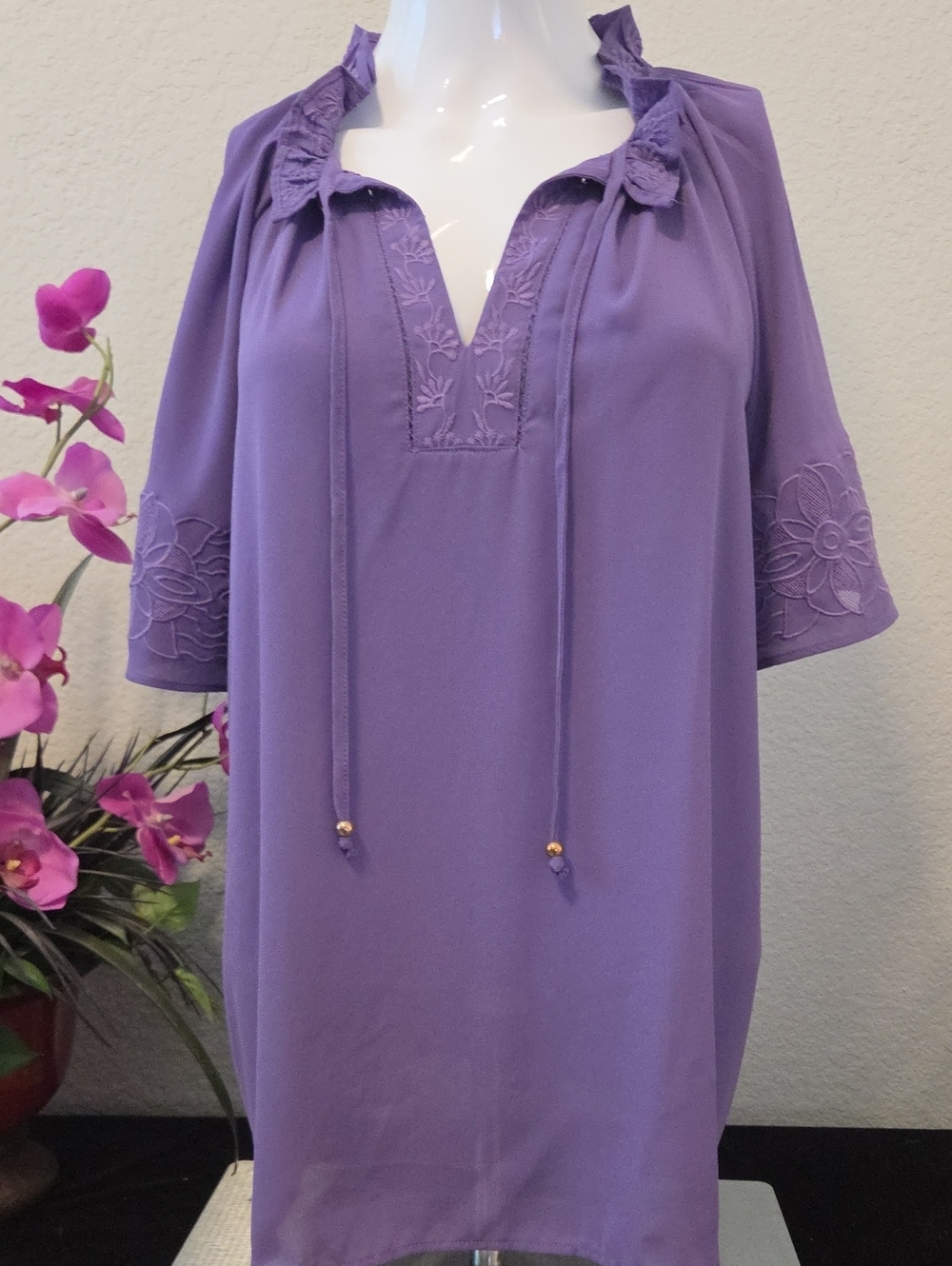 Ann Taylor XL Violet Purple Floral Embroidered Tie Neck Flutter Sleeve Blouse - Picture 2 of 6
